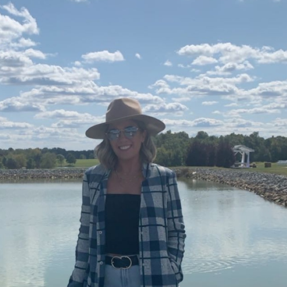 Meet your Posher, Claire